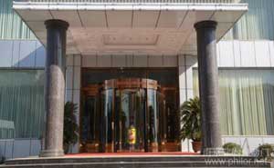 南京楊浦大酒樓旋轉(zhuǎn)門(mén)案例 - 中出網(wǎng)-智能出入口與停車(chē)充電門(mén)戶(hù)