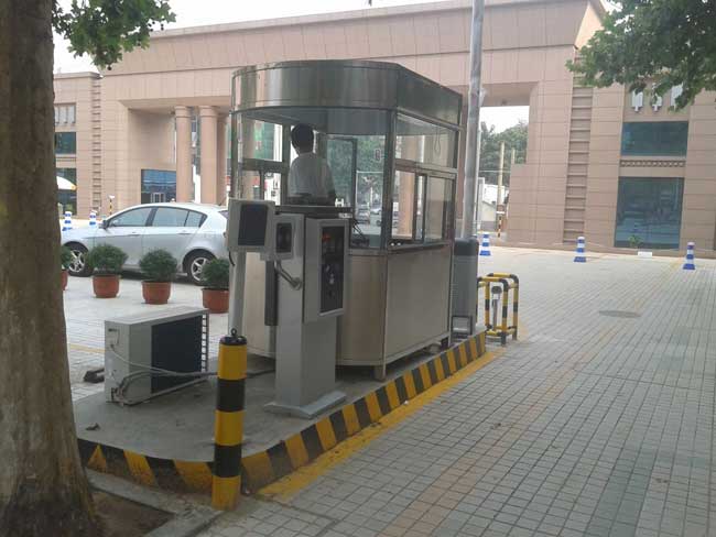 山東政法學(xué)院車牌識(shí)別系統(tǒng)案例 - 中出網(wǎng)-智能出入口與停車充電門(mén)戶