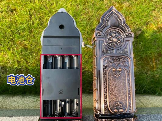 后面板最上方是電池倉