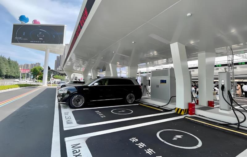 貴陽液冷超充站 - 中出網(wǎng)-智能出入口與停車充電門戶