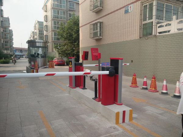 玉田道閘案例 - 中出網(wǎng)-智能出入口與停車充電門戶