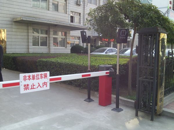 灤南信用聯(lián)社道閘案例 - 中出網-智能出入口與停車充電門戶