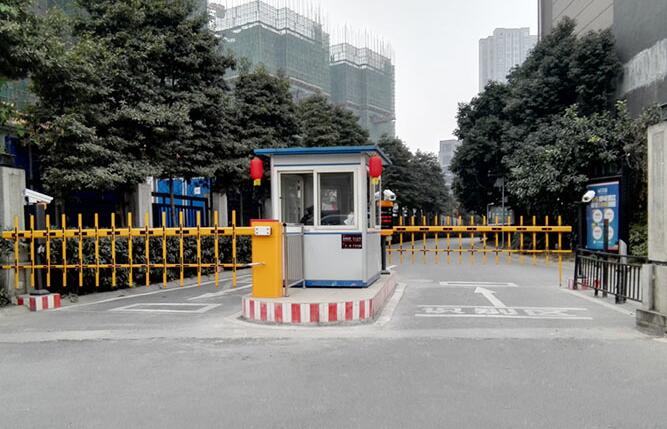 成都八號公館車牌識別系統(tǒng)案例 - 中出網-智能出入口與停車充電門戶