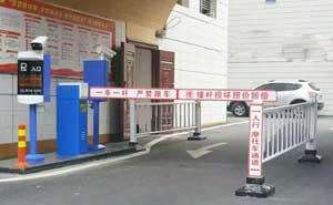 武漢西岸故事車牌識(shí)別系統(tǒng)案例 - 中出網(wǎng)-智能出入口與停車充電門戶