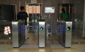 深圳展滔科技大廈通道閘案例