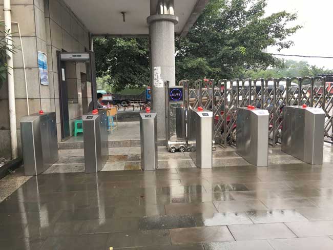 重慶農(nóng)業(yè)大學(xué)通道閘案例 - 中出網(wǎng)-智能出入口與停車充電門戶