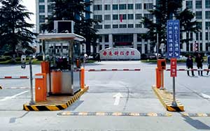 南通科技職業(yè)學(xué)院車牌識(shí)別系統(tǒng)案例 - 中出網(wǎng)-智能出入口與停車充電門戶