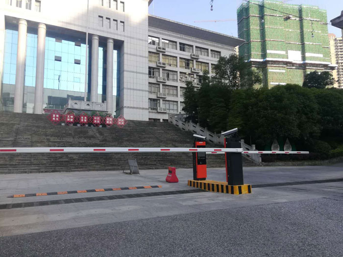 郴州市林業(yè)局車牌識(shí)別系統(tǒng)、伸縮門、道閘、崗?fù)すこ贪惭b