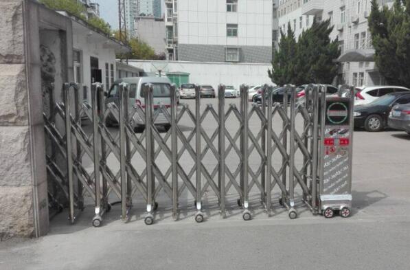 張家口出安智能電動伸縮門安裝在北方機(jī)電工業(yè)學(xué)校大門口