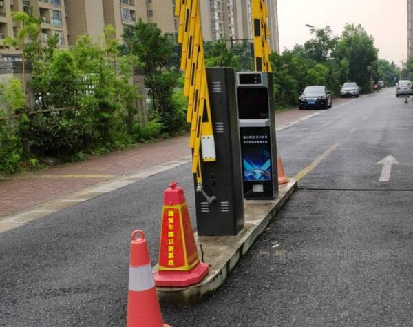 衢州出安智能車牌識(shí)別安裝在衢州博悅大酒店停車場(chǎng)