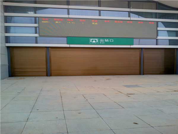 慶賀防城港出安智能卷簾門進(jìn)駐防城港高鐵站出口